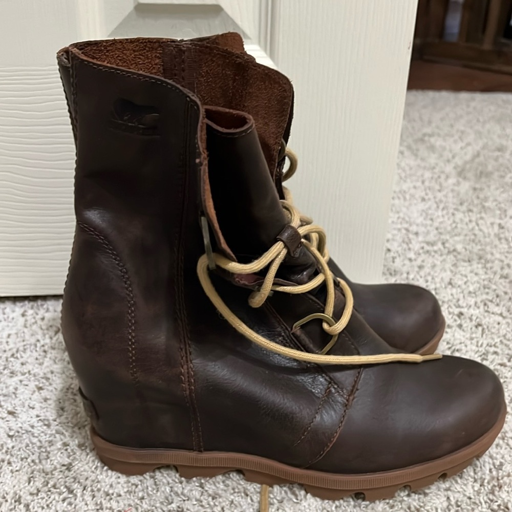 Sorel Women’s Wedge Boot size 11